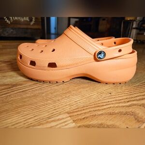 Crocs Womens Classic Platform Clog Size 11 Papaya